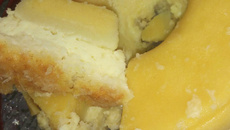 Bolo de fubá cremoso com coco