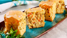 Torta de fubá com frango