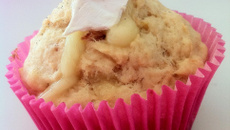 Muffin de salmão e queijo brie