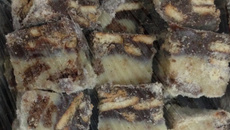 Palha italiana alvinegra (chocolate amargo com leite em pó)