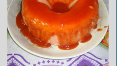 Pudim de goiaba com calda de goiabada