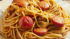 O suculento macarrão com salsicha