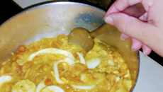 Camarão com ovo cozido