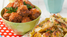 Almôndegas com massa gratinada