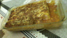 Lasanha ao molho vermelho com massa de pastel