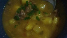 Sopa de mandioca com carne seca