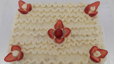 Bolo de morango com nata