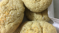 Pãozinho salgado de farinha de mandioca (sem glúten/lactose)