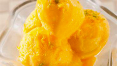 Sorvete cremoso de manga sem lactose