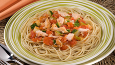 Espaguete Activita Soja + Cálcio ao Azeite com Salmão e Abobrinha