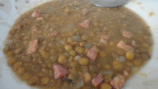 Sopa de lentilhas com bacon