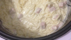 Espaguete ao molho branco