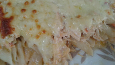 Penne ao frango cremoso e queijo