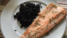 Truta com molho de alecrim