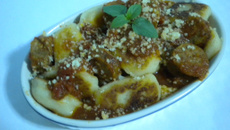 Nhoque de mandioca com ragu de calabresa fresca