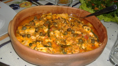 Peixe ao molho de camarão e alcaparras