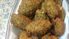 Bolinho de arroz com espinafre