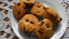 Bolinho de baunilha com gotas de chocolate