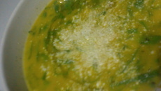Sopa de abóbora com calabresa