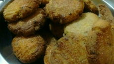 Broinha de fubá amanteigada com erva doce