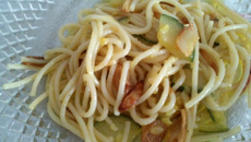 Macarrão com abobrinha e alho