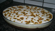 Mousse de chocolate com creme de maracujá
