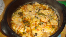 Moqueca de peixe ao molho de camarão
