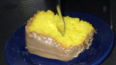 Bolo vulcão de cenoura e chocolate