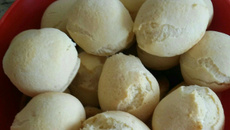 Pão de queijo com batatas