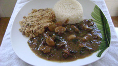 Ensopado de carne com batata e agrião