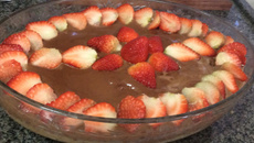 Torta de morango com chocolate muito fácil!