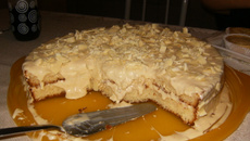 Bolo falso de chocolate branco