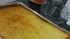 Bolo de mandioca com coco