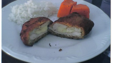 Filé de frango à milanesa com recheio de queijo