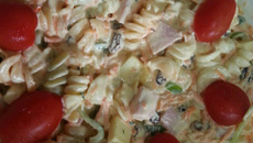 Salada de macarrão cremosa