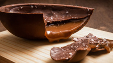 Ovo de Páscoa recheado de doce de leite