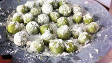 Brigadeiro de erva cidreira (SP) ou capim santo (Nordeste)