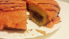 Bolo de cenoura com recheio e cobertura