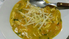 Sopa de batata baroa, frango e curry