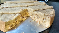Torta de Frango com Requeijão