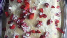 Bolo de leite em pó com morango