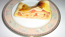 Rocambole de presunto e queijo