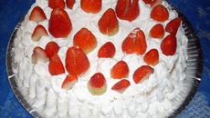 Torta de morango com chantilly