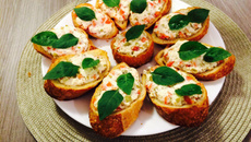 Brusqueta com queijo cottage