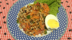 Salada de feijão fradinho simples