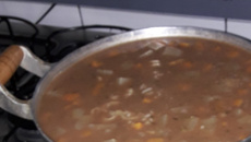 Sopa de feijão com legumes