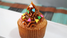 Cupcake com passo a passo de como rechear