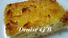 Cuca de Coco com Calda de Baunilha