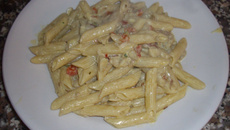 Macarrão penne ao molho de peixe