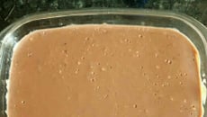 Sorvete de chocolate com nozes